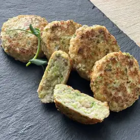 Куриные котлеты с брокколи и маслом