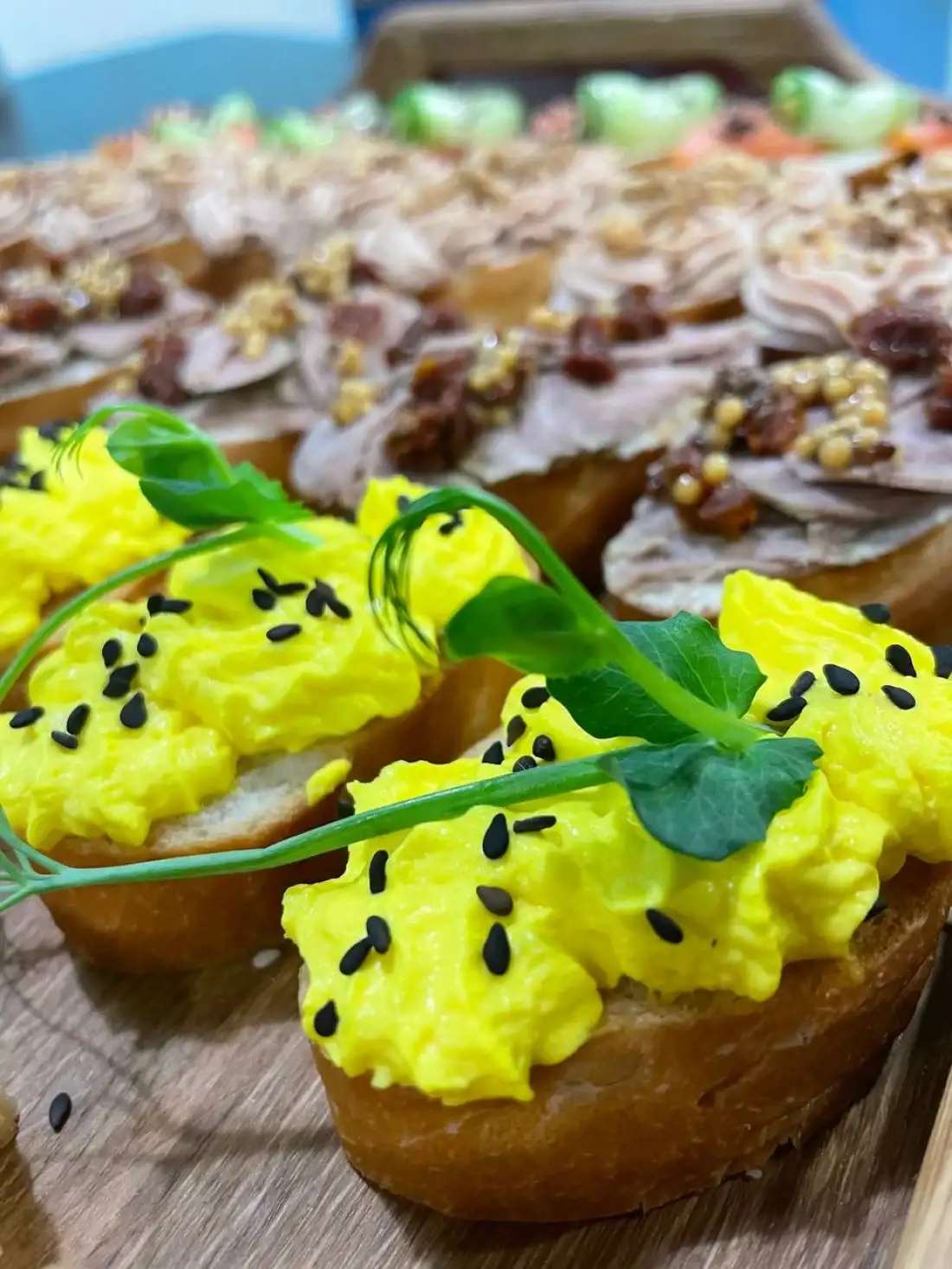 Кростини в ассортименте фото 3