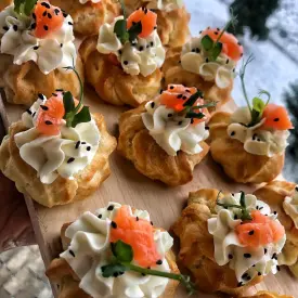 Профитроли с креветкой или форелью