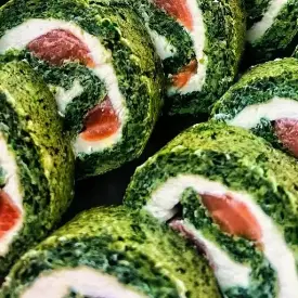 Рулет из шпината с форелью