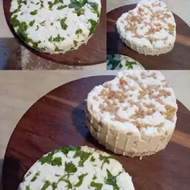 Сыр адыгейский из козьего молока с зеленью или пажитником