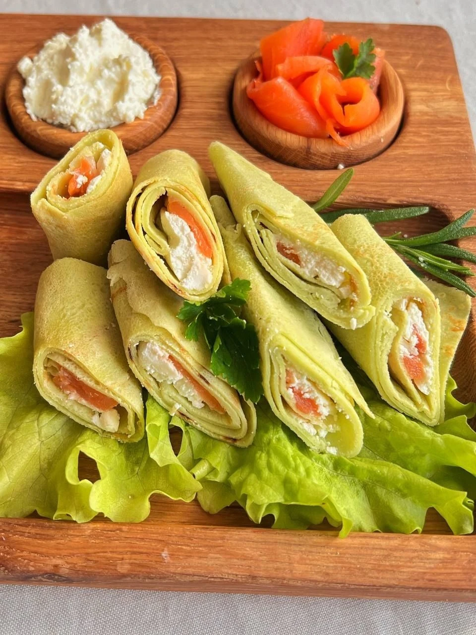 Блинчики шпинатные с лососем и сливочным сыром, 500гр. фото 1