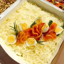 Салат с форелью