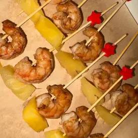 Канапе «креветка/ананас»