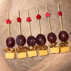 Канапе виноград/грецкий орех/сыр