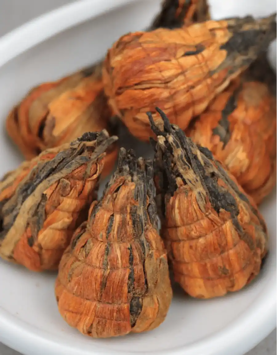 Бай Хэ Хун Та «Красная Пагода с лепестками Лилии» фото 2