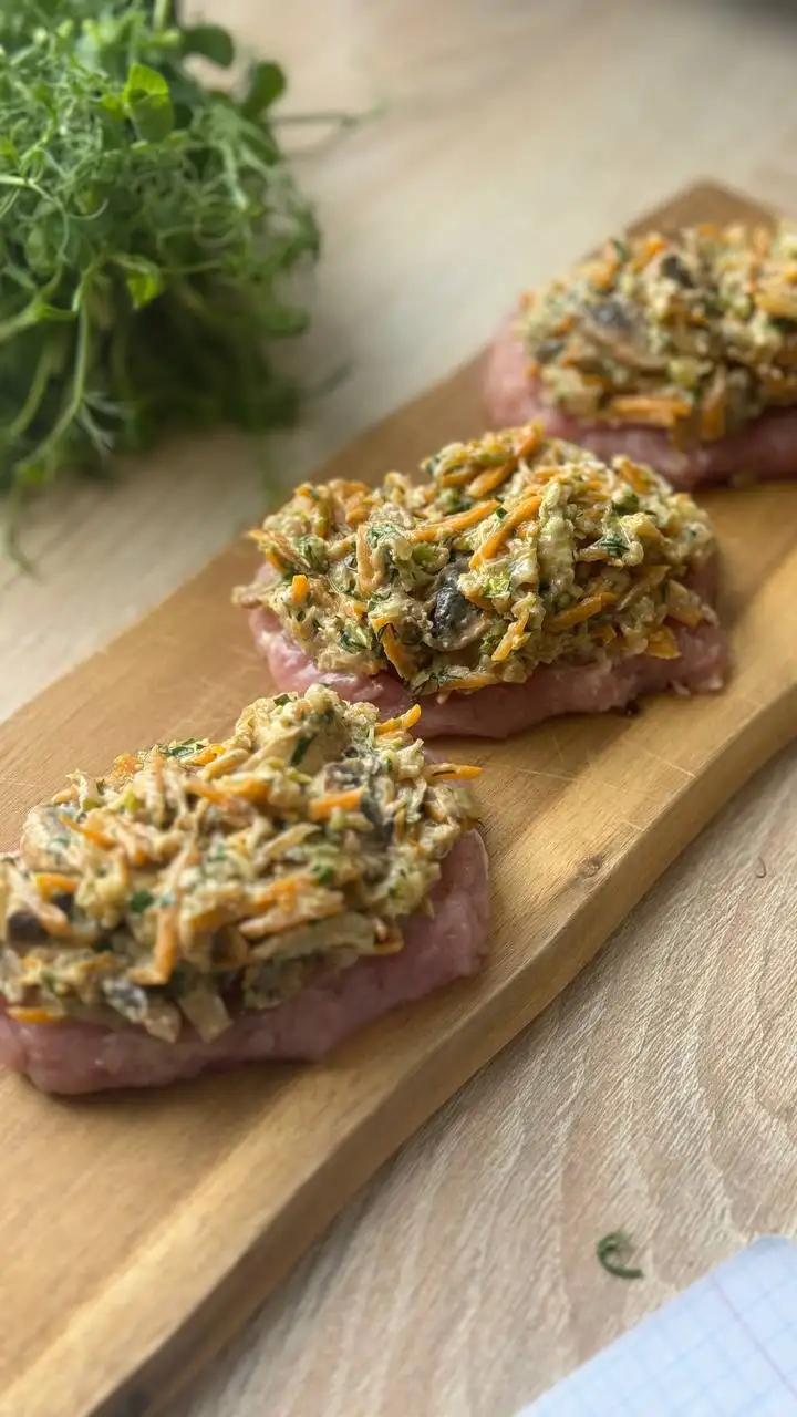 Свинина с овощной начинкой, 950 г