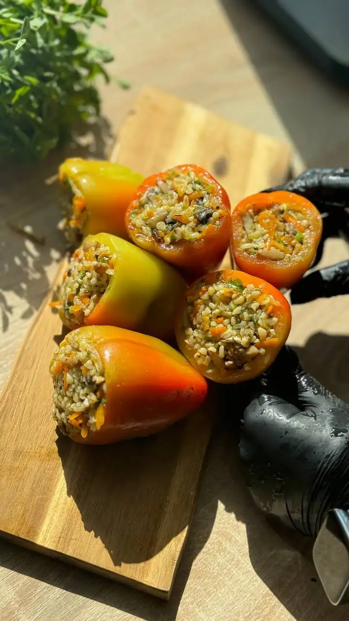 Фаршированный перец с булгуром, овощами и грибами, 1100 г