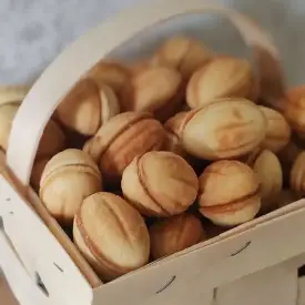 Орешки с варёной сгущёнкой