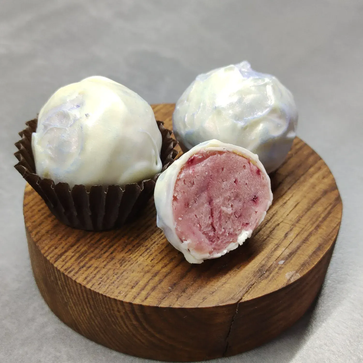 Трюфели ручные шоколадные в коробке фото 2