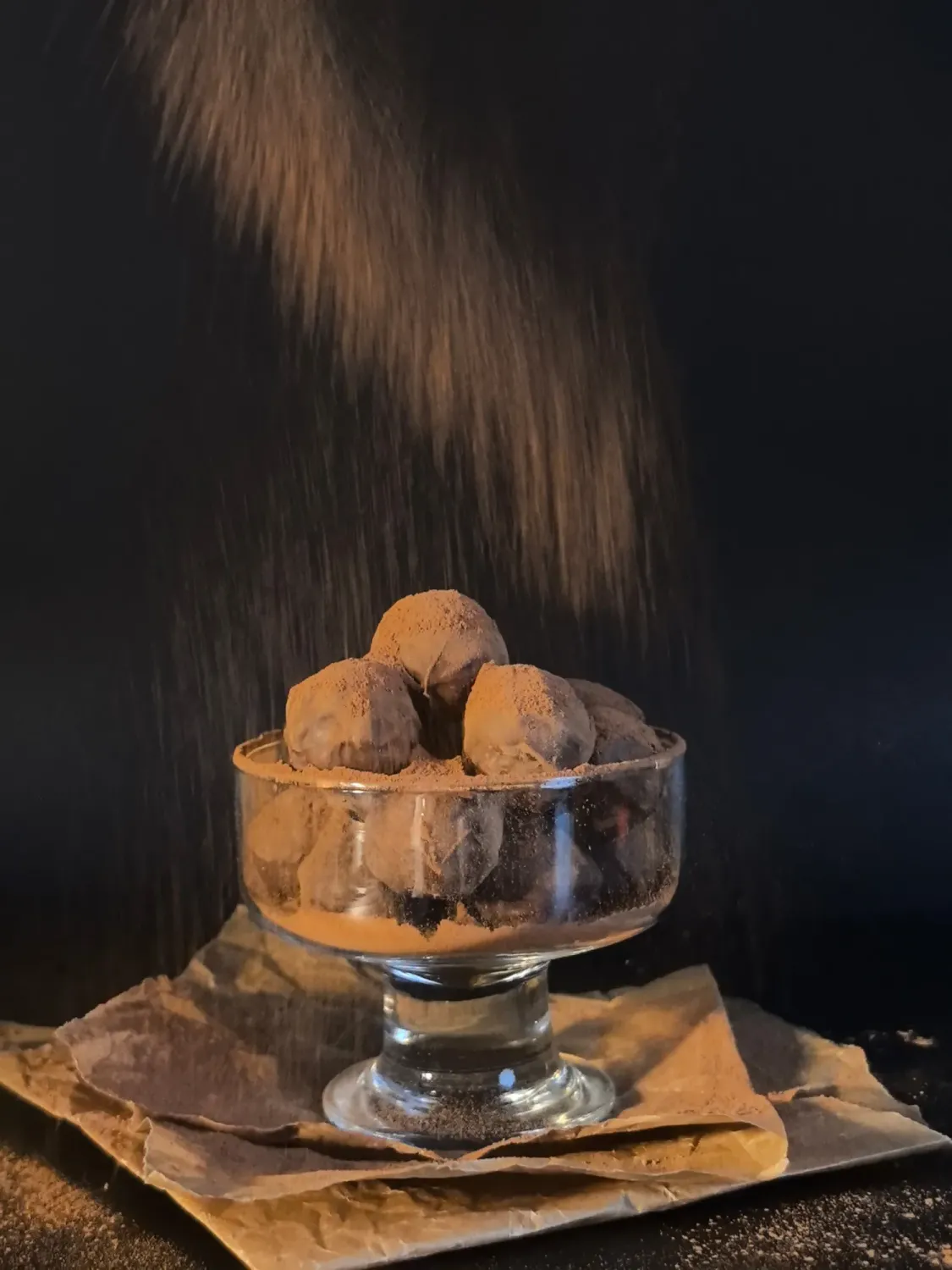 Трюфели ручные шоколадные в коробке фото 3