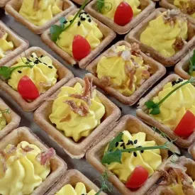 Тарталетки с сырно-яичным паштетом
