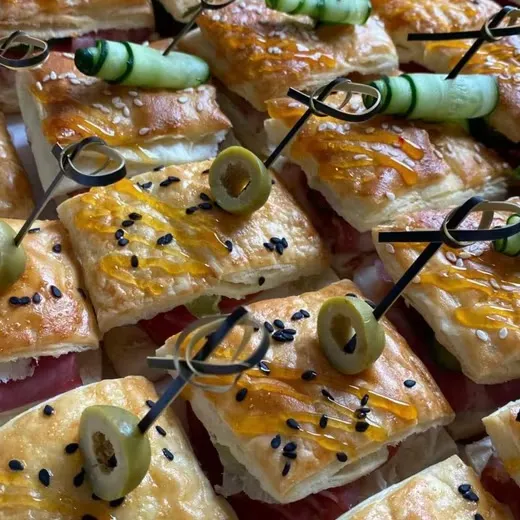 Мини-слойки с ветчиной