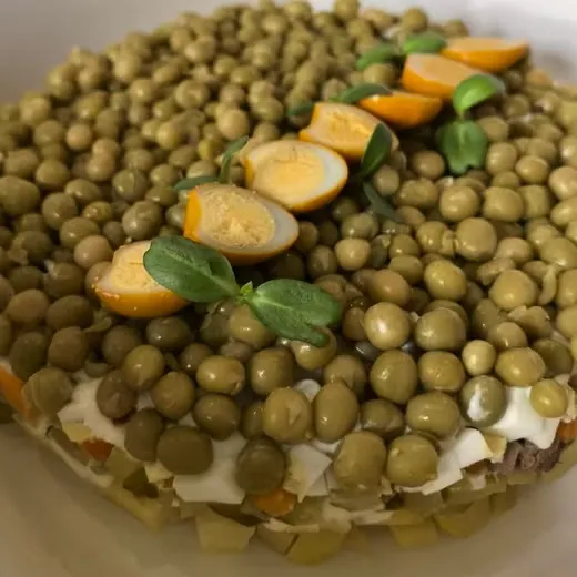 Оливье с отварной говядиной