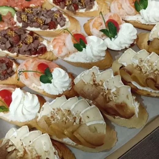 Брускетта с креветками