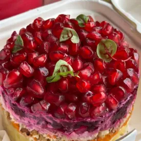 Бенто салат "Гранатовый браслет"