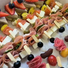 Канапе на шпажках