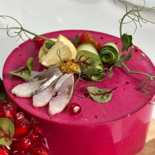 Сельдь под шубой в свекольном муссе