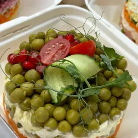 Бенто Оливье с копченой курочкой