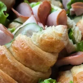 Круассан с ветчиной