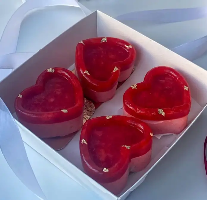 Муссовые клубничные пирожные