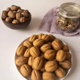 Орешки с миндальной сгущенкой и грецким орехом