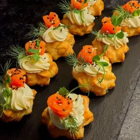 Профитроли с форелью или креветкой