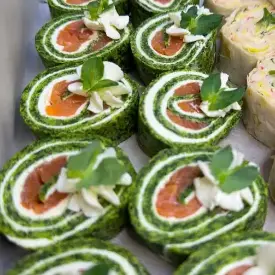 Шпинатный рулет с форелью