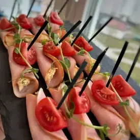 Рулетики из карбонада