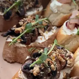 Брускетты с шампиньонами