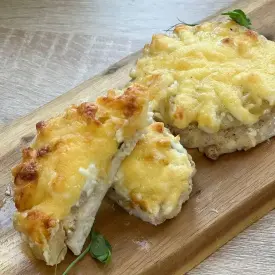 Курица с ананасом под сыром