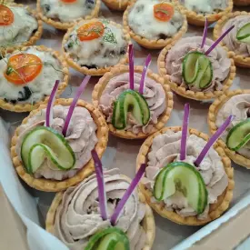 Тарталетки с муссом из тунца