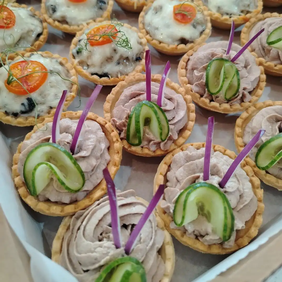 Тарталетки с муссом из тунца