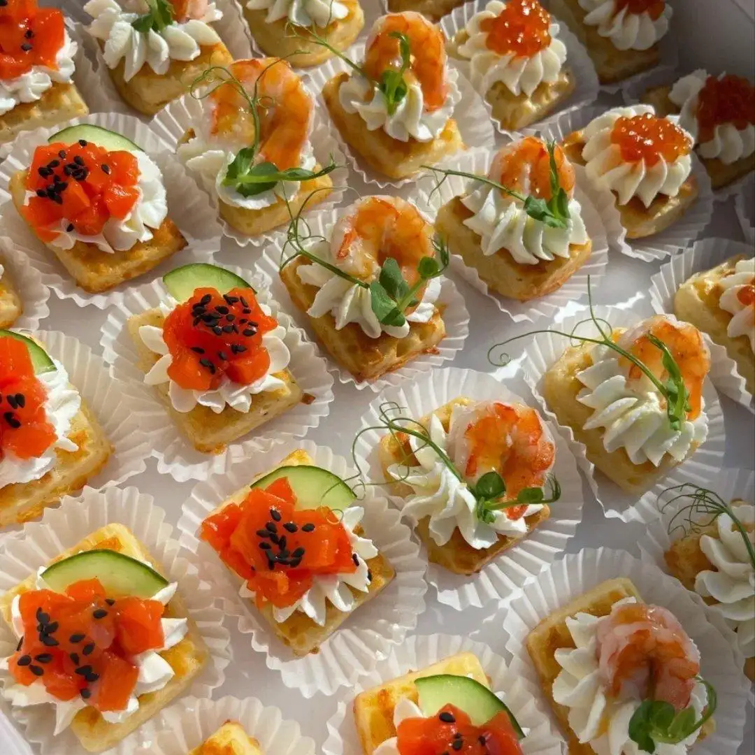 Бокс «Канапе на сырной вафле»