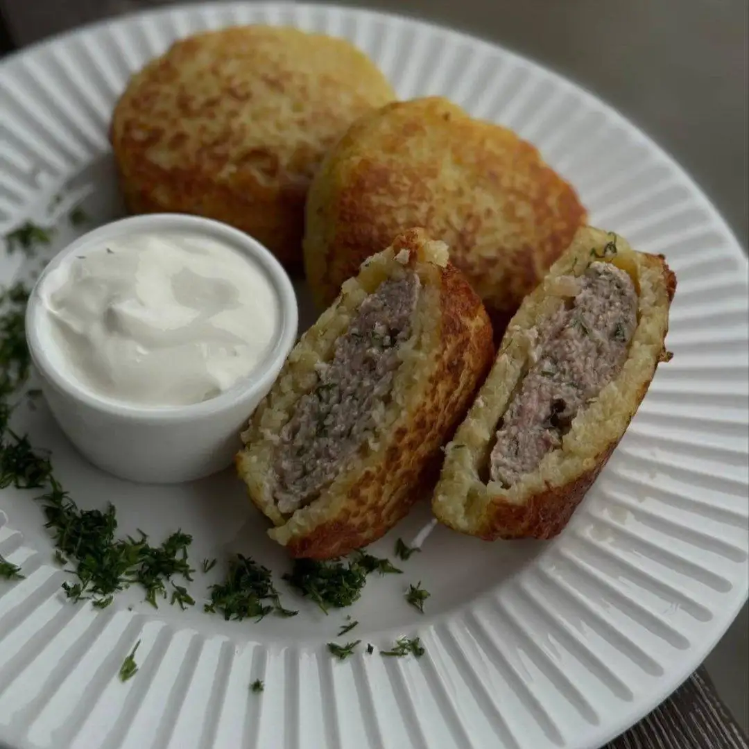 Оладьи картофельные с мясом