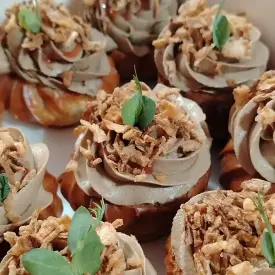 Профитроли с печёночным муссом