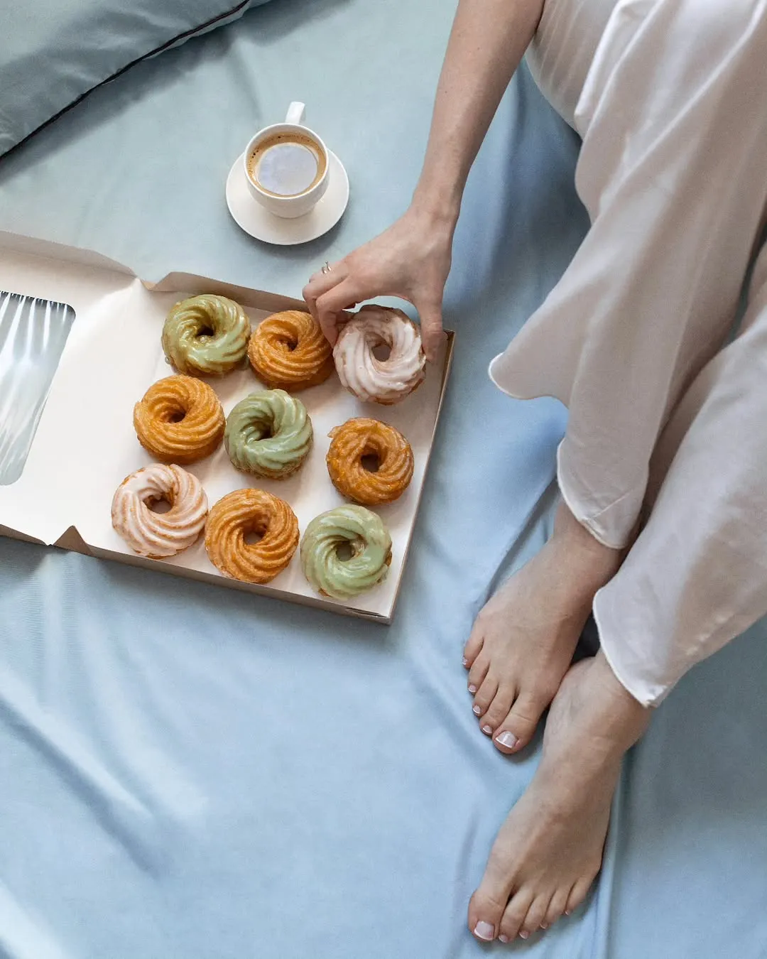 Пончики из заварного теста с топингами фото 1