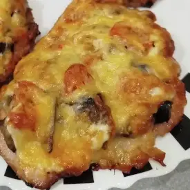 Свинина с баклажаном и помидором