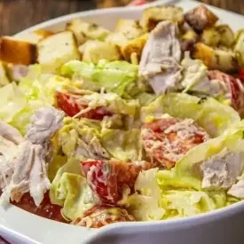 Салат «Цезарь с курицей»
