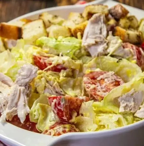 Салат «Цезарь с курицей»