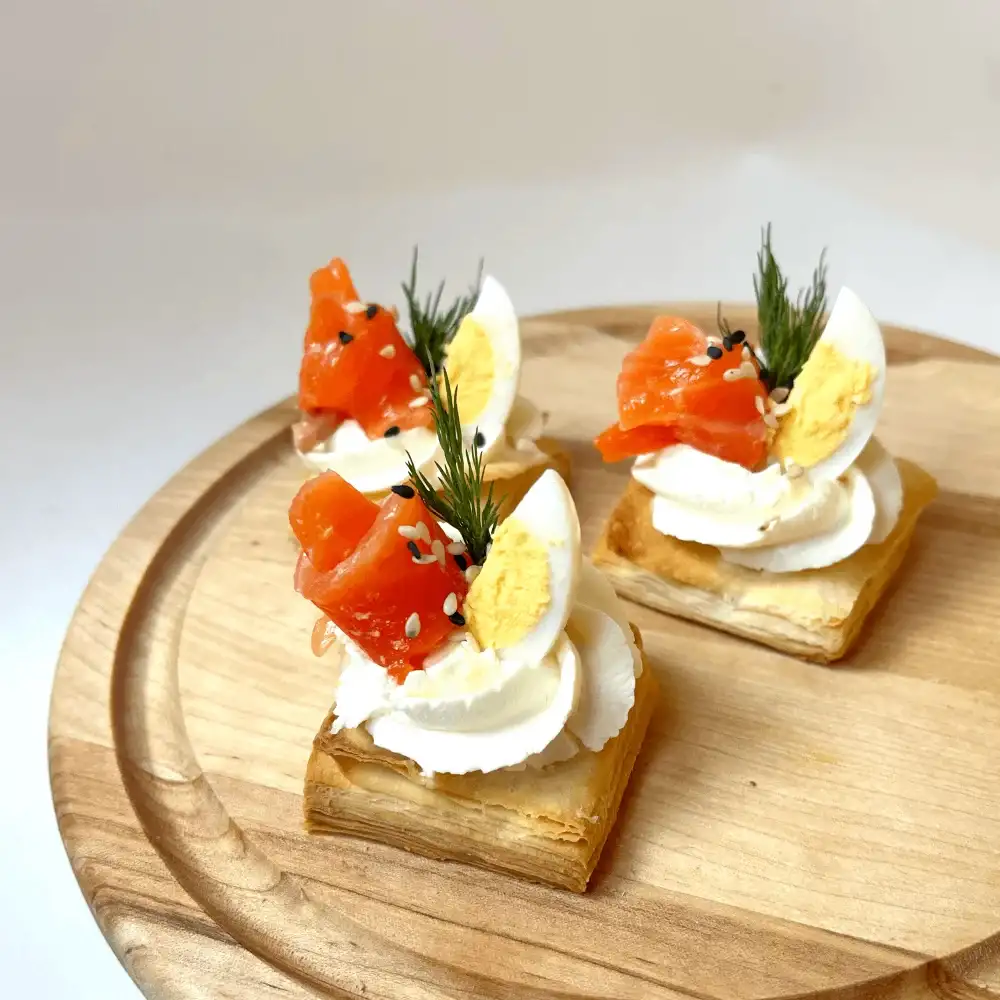 Слойка с красной рыбой