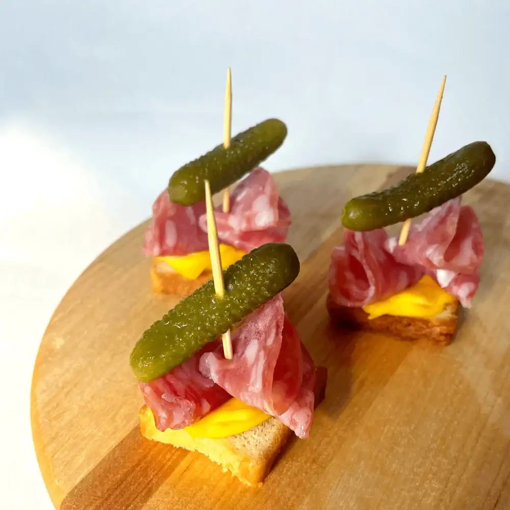 Канапе с салями или моцареллой фото 2