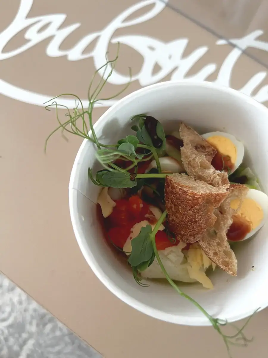 Салат «Цезарь с рыбой»