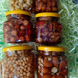 Мед с орехами или вяленой клюквой, 0.25 л.