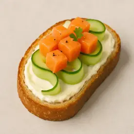 Брускетта с форелью и огурцом