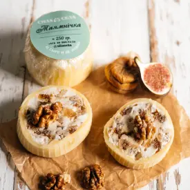Сыр Таямнічка с инжиром и грецким орехом