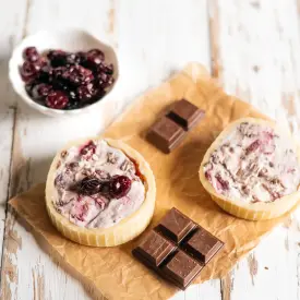 Сыр Таямнічка с вишней и шоколадом