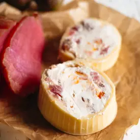 Сыр Таямнiчка с манго и тунцом