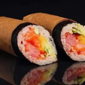 Суши-буррито с лососем