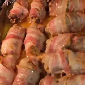 Рулетики свиные в беконе